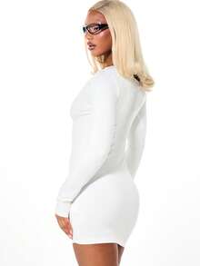 SUMWON WOMEN 露肩长袖印花迷你连衣裙，黑色文字印花设计 - 白色 - 查看 2