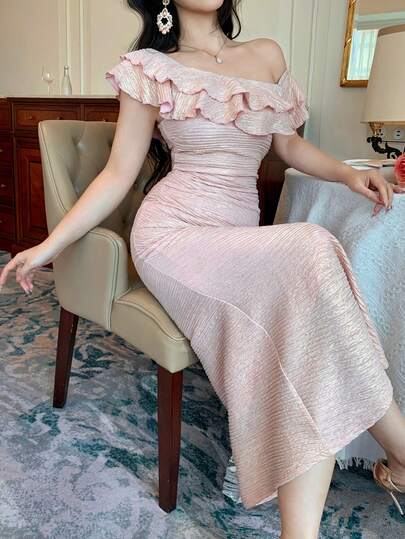 DAZY 优雅修身斜肩长裙，适合春夏穿着，可用于婚礼、派对、正式场合和通勤。