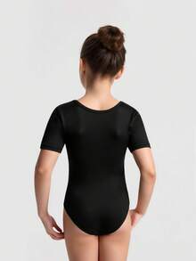 Colección de 3 piezas de maillots de ballet para niñas pequeñas, con estilos de manga larga, manga corta y de tirantes en negro clásico, todos hechos de tela sedosa de alta elasticidad con un ajuste ceñido, diseñados específicamente para la práctica diaria de danza, ensayos y entrenamiento de clase de ballet - Negro - Ver 2