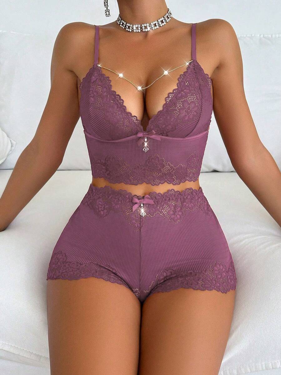 仿珍珠链装饰性感蕾丝吊带背心和短裤睡衣套装 - 紫色 - 查看 1
