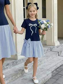 SHEIN 1 件装少女春夏休闲 A 字连衣裙 - 带蝴蝶结热转印和 3D 蝴蝶结，纯色撞色，舒适时尚，非常适合上学、日常出行和日常穿着，展现少女的活力与优雅。 - 彩色 - 查看 6