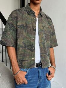 Manfinity EMRG Men's Casual Loose Crochet Camouflage Denim Short Sleeve Shirt, Street Fashion - Army Green - View 3