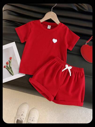 SHEIN Conjunto de camiseta de manga corta con bordado de corazón lindo para niñas, de moda y elegante, adecuado para uso casual, deportivo, al aire de vacaciones