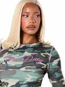 SUMWON WOMEN 迷彩长袖露脐上衣，休闲印花，撞色缝线，修身款式 - 軍綠色 - 查看 5