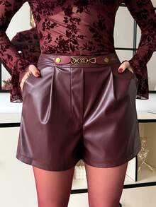 Lavishia Quần short da PU màu đỏ Angola với khóa trang trí, thời trang. - Màu Đỏ Sâu - Xem 5
