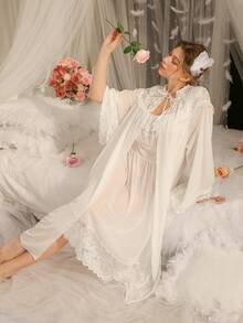 SHEIN Bộ đồ ngủ lãng mạn cổ điển gồm áo choàng và váy ngủ xuyên thấu gợi cảm trễ vai, cỡ lớn, có thể tháo rời, cổ áo xếp nếp và nơ. - trắng - Xem 5