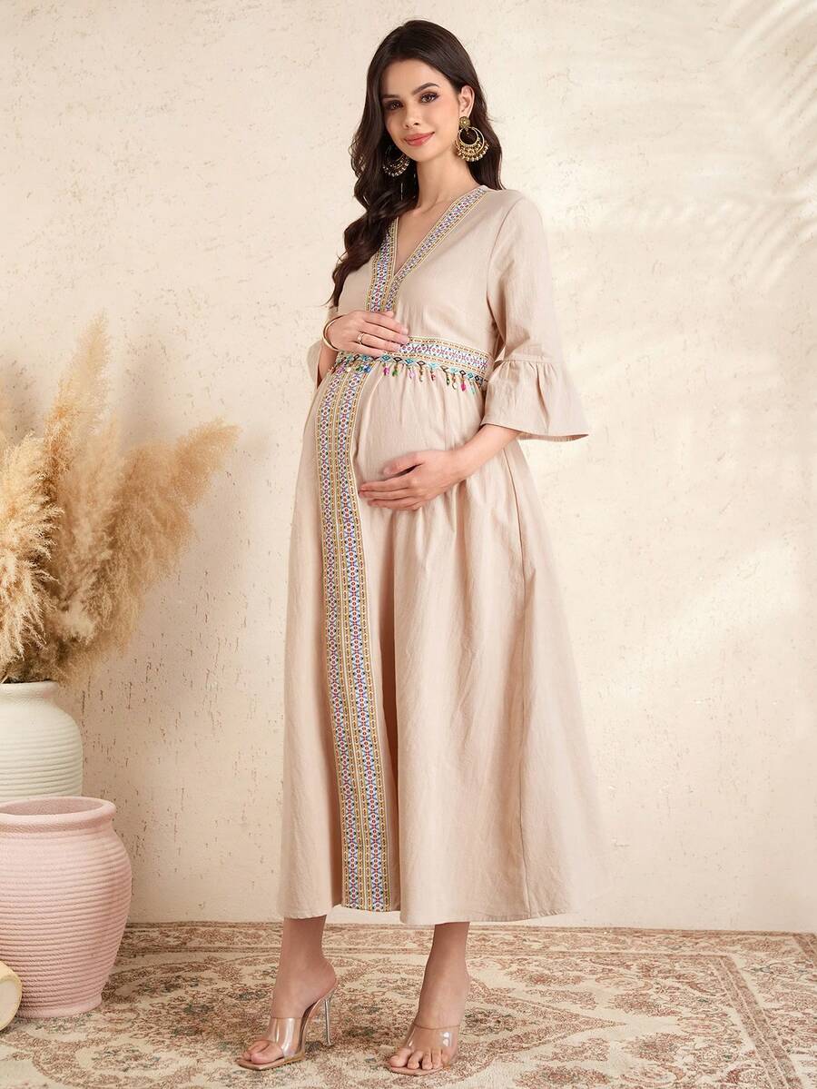 SHEIN 孕妇优雅波西米亚风V领几何印花流苏装饰荷叶袖系带连衣裙 - 杏色 - 查看 1