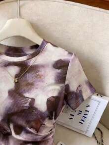 GlowEve 女士休闲印花圆领不对称下摆短袖T恤，夏季 - 彩色 - 查看 3