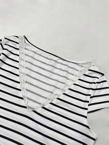 Rina Fox 女士新款春夏T恤，性感深V领蕾丝拼接紧身基础款T恤，复古休闲黑白条纹印花短袖T恤，休闲白色基础款T恤，节日春季T恤，适合日常穿着和外出。 - 黑與白 - 查看 5