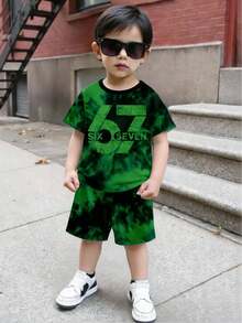 Bộ 2 món cho bé trai, kiểu dáng thường ngày, in hình số 67 và chữ cái theo phong cách nhuộm tie-dye, gồm áo thun ngắn tay và quần short, thoải mái để mặc hàng ngày trong mùa hè, thích hợp cho mùa xuân và mùa hè. - Nhiều màu - Xem 7