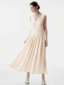 Aalyst Women's Solid Color V-Neck Wide Strap Low Waistline Decorative Pleated Pocket Apricot Long Dress, Exquisite And Elegant French Retro Romantic Minimalist, Suitable For Office, Commute, Business, Casual, Beach, Daily Wear, Spring/Summer New - Apricot - View 4