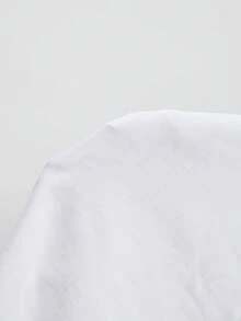 ATUI Studio T-shirt à manches courtes asymétrique blanc minimaliste, silhouette ample avec design fendu confortable. Top casual adapté pour les déplacements quotidiens, les vacances et les sorties - Blanc - Voir 6