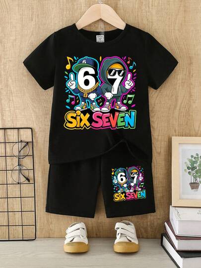 两件套幼儿男童休闲创意数字67、音乐符号、字母印花短袖T恤和短裤，舒适日常穿搭，适合春、夏、秋季穿着。