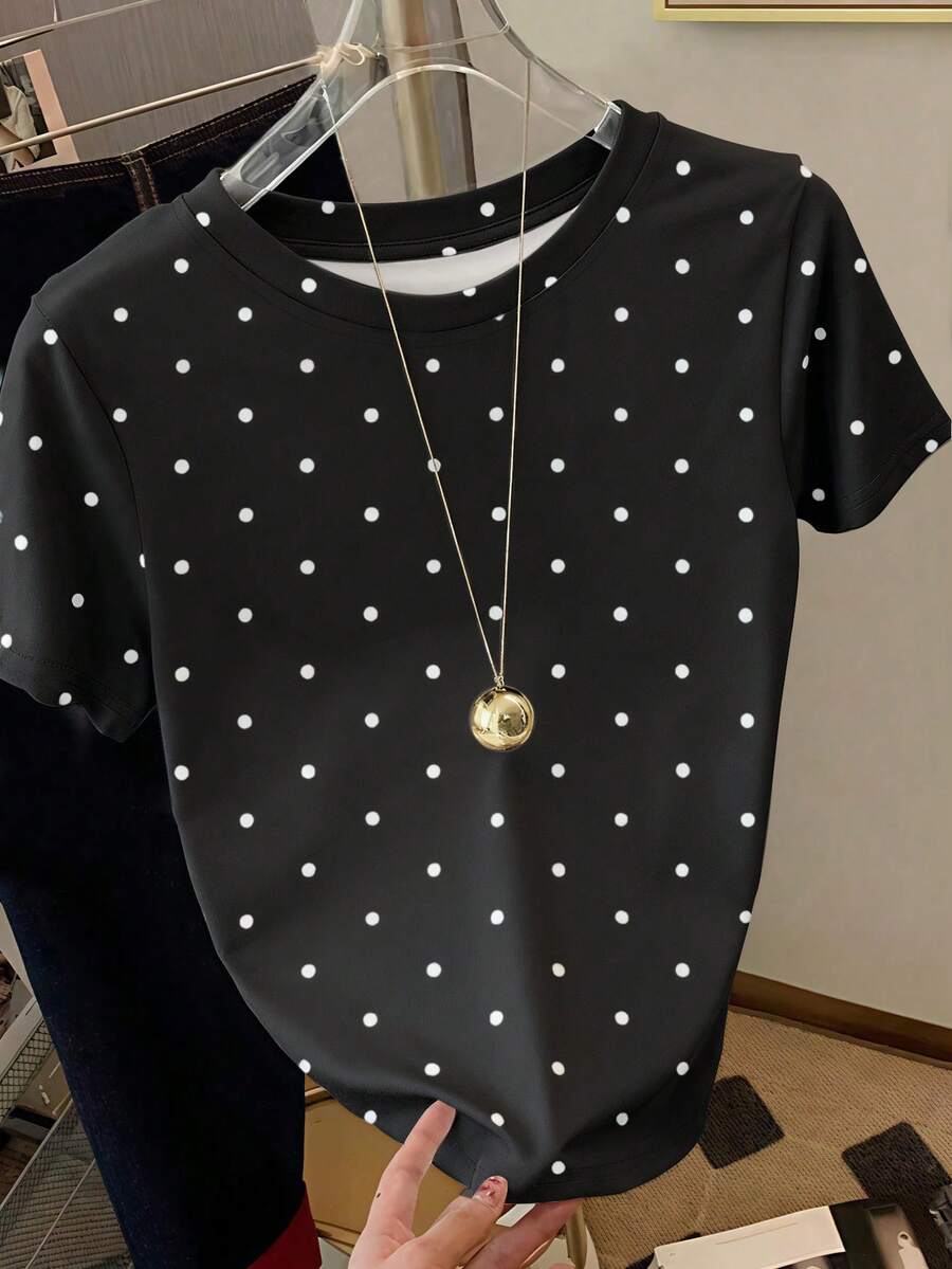 SHEIN 甜美可爱的白色波尔卡圆点印花女式修身黑色 T 恤，适合夏季，时尚 T 恤，漂亮的 T 恤，送给兄弟姐妹的礼物，送给姐妹的礼物，送给妈妈的礼物，母亲节礼物，休闲时尚上衣。 - 黑色 - 查看 1
