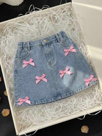 SHEIN Tween Girls3D Bow Decor Comfortable Cute Fashionable Chic Washed Denim Mini Skirt, Summer Skirt With Bows Jean Skirt With Bows Cute Denim Skirt Mini Jean Skirt Kawaii Skirt Little Girls Bow Skirt Denim Skirt For Girls Skirt With Bows Teen Girl Jean Skirt Mini