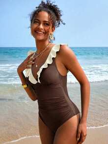 Swim Vcay Áo tắm liền thân gợi cảm hở lưng, buộc dây phía trước dành cho nữ, thiết kế xếp nếp phối màu, thích hợp cho bãi biển và kỳ nghỉ. - Màu be - Xem 3