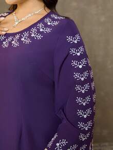 SHEIN Clasi Gaun Pas Badan Bergaya Pesta Tahun Baru untuk Wanita Ukuran Besar dengan Bordir Ungu - Purple - View 4