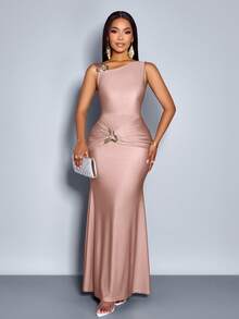 SOLERSUN 春夏女装，优雅风格，派对礼服，杏色，亮面针织面料，无袖露肩领口，金属装饰扣，鱼尾裙摆，性感长裙 - 淺粉色 - 查看 3