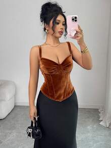SHEIN Elenzya 女士秋冬都市时尚奢华宴会复古优雅酒红色天鹅绒吊带深V领高腰修身短款吊带背心，适合日常穿着、婚礼、正式晚宴、通勤、毕业派对、节日、度假、约会、派对、万圣节、圣诞节、新年、感恩节等场合。 - 棕色 - 查看 4