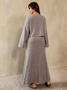 Auralis Bộ đồ 2 mảnh dành cho nữ cỡ lớn, màu trơn, cổ tròn, vai rớt, tay dài, chất liệu gân, gồm áo thun và váy không tay, kiểu dáng thường ngày. - Màu Khaki - Xem 3