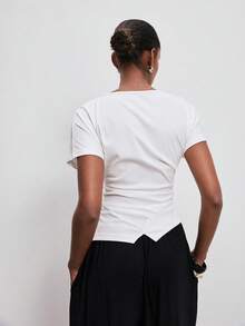 ATUI Studio Áo thun trắng nữ thiết kế độc đáo, xếp ly eo, vạt áo bất đối xứng, tay ngắn ôm sát, thích hợp cho mùa hè. - trắng - Xem 2