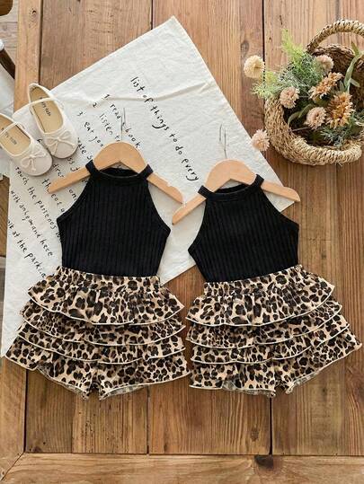SHEIN 2pcs Baby Girl Knitted Solid Sleeveless Top And Floral Ruffle Hem Shorts Set