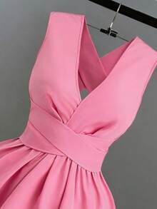 Sweetra Đầm dự tiệc đi biển không tay cổ chữ V chéo màu trơn thanh lịch dành cho nữ cỡ lớn, kiểu dáng mới mùa xuân/hè, thích hợp cho kỳ nghỉ hoặc tiệc tùng, kiểu dáng ngắn đa năng. - Hồng - Xem 3