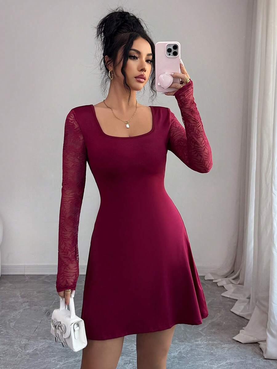 Rafferiza 修身短款连衣裙，方领，弹力蕾丝长袖 - 酒紅色 - 查看 1