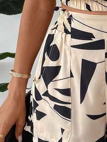 SHEIN LUNE Casual And Comfortable Short Top And Shorts Women's Two Pieces Set With Abstract Geometric Line Design - Suitable For Holiday And Work Commute - Multicolor - View 10