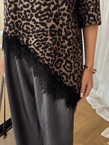 SHEIN LUNE 女士休闲豹纹蕾丝拼接短袖T恤，不对称下摆，适合夏季度假、通勤和日常穿着。夏季休闲上衣，适合度假、夏季、春季、春假、海滩、休闲上衣、外出上衣、夏季上衣、豹纹蕾丝边饰上衣。 - 彩色 - 查看 8