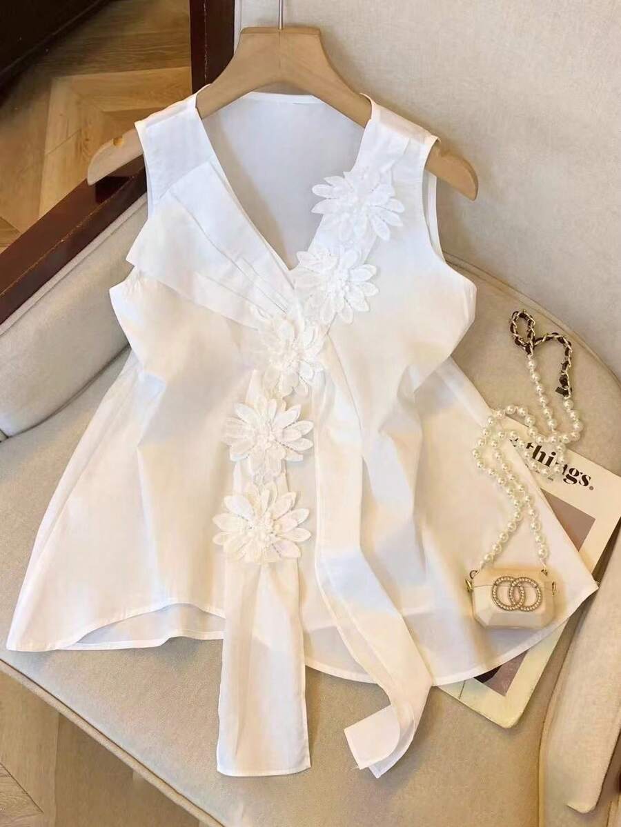 GlowEve 休闲度假3D立体花卉不对称无袖衬衫 - 白色 - 查看 1