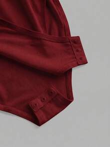 SHEIN EZwear Bộ 2 món dành cho nữ cỡ lớn, màu đen và đỏ rượu vang, tay ngắn, kiểu dáng thường ngày, gồm áo thun và áo liền thân. - Màu Đỏ Sâu - Xem 6