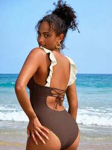 Swim Vcay Áo tắm liền thân gợi cảm hở lưng, buộc dây phía trước dành cho nữ, thiết kế xếp nếp phối màu, thích hợp cho bãi biển và kỳ nghỉ. - Màu be - Xem 2