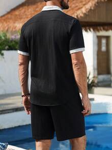 VENTUSAIL 男士翻领单排扣短袖衬衫上衣和口袋短裤休闲日常套装，男士老钱风，日常休闲，周末旅行，户外活动，探险旅行，轻松的工作环境或半正式场合，男友/丈夫礼物，周年纪念/生日礼物，派对，夏季假期，婚礼，春夏，狂欢节，男士黑色两件套度假套装，短款欧洲夏季男士套装，纽扣衬衫和纹理短裤，男士黑色套装，男士度假装，黑色男士度假套装。 - 黑色 - 查看 2