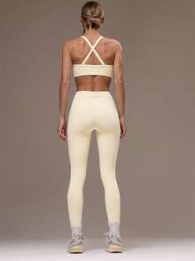 Musera Sport 女士交叉露背上衣和紧身裤运动套装，适合夏季健身。 - 奶油白 - 查看 2