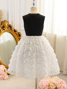 Vestido de verão feminino de alta qualidade, sem mangas, em tricô, com decote redondo, saia em tule rosa, cintura marcada, estilo princesa, acompanha corrente de pérolas na cintura, ideal para uso diário e ocasiões formais. - Preto e Branco - Ver 2