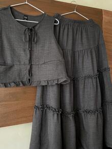 FRIFUL Conjunto de 2 piezas de mujer con cárdigan con lazo y tirantes, y falda con cintura elástica y volantes en el bajo, estilo natural - Gris - Ver 1