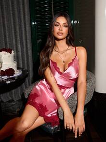 SilkySpell Damen sexy & elegantes Valentinstag Kontrastfarben Spitze Patchwork Rüschen Schleife Satin Slip Kleid - Pink - Übersicht 5