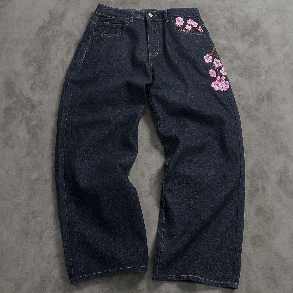 Jeans rectos de pierna ancha con diseño de bordado floral a cuadros, moda casual de calle para hombres
