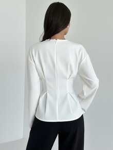 Firerie Camisa feminina elegante para o dia a dia e ocasiões casuais, com textura vintage de bambu, gola redonda, mangas compridas, cintura franzida e pregas. Ideal para o outono, para professoras, passeios e viagens. - Branco - Ver 2