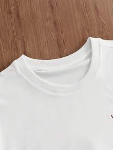Manfinity BRENVOR Bộ đồ nam gồm áo thun ngắn tay cổ tròn in hoa và quần short, bộ đồ nam ngắn tay và quần short, bộ đồ nam màu đỏ, bộ đồ nam áo thun và quần short, bộ đồ nam quần short, bộ đồ nam áo thun in hình và quần short, bộ đồ nam áo thun và quần short, bộ đồ nam thường ngày, bộ đồ nam áo thun in hình và quần short, bộ đồ nam áo thun in hoa hồng. - trắng - Xem 5
