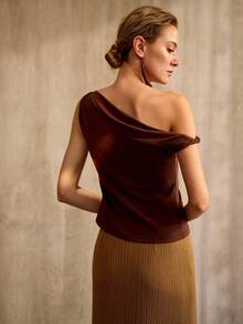 MOTF PREMIUM FASHIONABLE MINIMALIST SLEEVELESS ASYMMETRICAL NECK T-SHIRT, SPRING/SUMMER - Coffee Brown - View 3