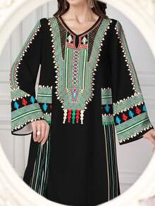 Al Najma 女士黑色V领长袖喇叭下摆印花连衣裙，优雅舒适，精致花卉图案，花卉图案，保守款式，涤纶面料，适合居家、外出、度假、派对等场合。连衣裙，飘逸连衣裙，复古连衣裙，黑色连衣裙，黑色长袖连衣裙。女士连衣裙 - 黑色 - 查看 7