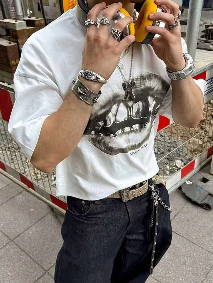Manfinity Dauomo 男士加大码休闲唇印圆领短袖T恤，夏季 - 彩色 - 查看 1