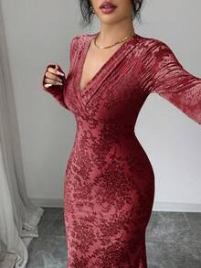 Rafferiza 女士天鹅绒烧花垂褶领长袖修身中长连衣裙，冬季 - 酒紅色 - 查看 4