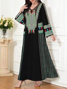 Al Najma 女士黑色V领长袖喇叭下摆印花连衣裙，优雅舒适，精致花卉图案，花卉图案，保守款式，涤纶面料，适合居家、外出、度假、派对等场合。连衣裙，飘逸连衣裙，复古连衣裙，黑色连衣裙，黑色长袖连衣裙。女士连衣裙 - 黑色 - 查看 5