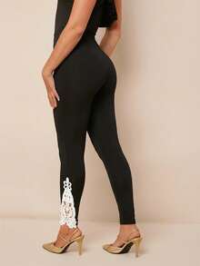 SHEIN PETITE CURVE Enfärgade leggings med resår i midjan för kvinnor - Svart och Vitt - Visa 2