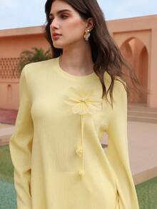 Graceveil 1pc Women's Solid Color Round Neck Textured 3D Floral Split Asymmetrical Long Sleeve T-Shirt - Yellow - View 2