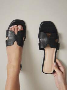 SHUZIA All-Time 女士奢华灵感镂空露趾经典黑色压纹PU拖鞋平底凉鞋 - 黑色 - 查看 3