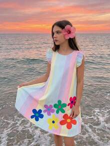 Chiếc váy trẻ em này có kiểu dáng chữ A rộng rãi, với các sọc dọc cầu vồng và tay áo bồng bềnh, mang phong cách ngọt ngào và mát mẻ, phù hợp cho các bữa tiệc, hoạt động ngoài trời và các dịp thường nhật khác. - Nhiều màu - Xem 9